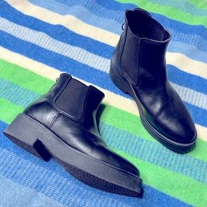 Steve Madden Black Leather Chelsea Boots Size 8 EUC